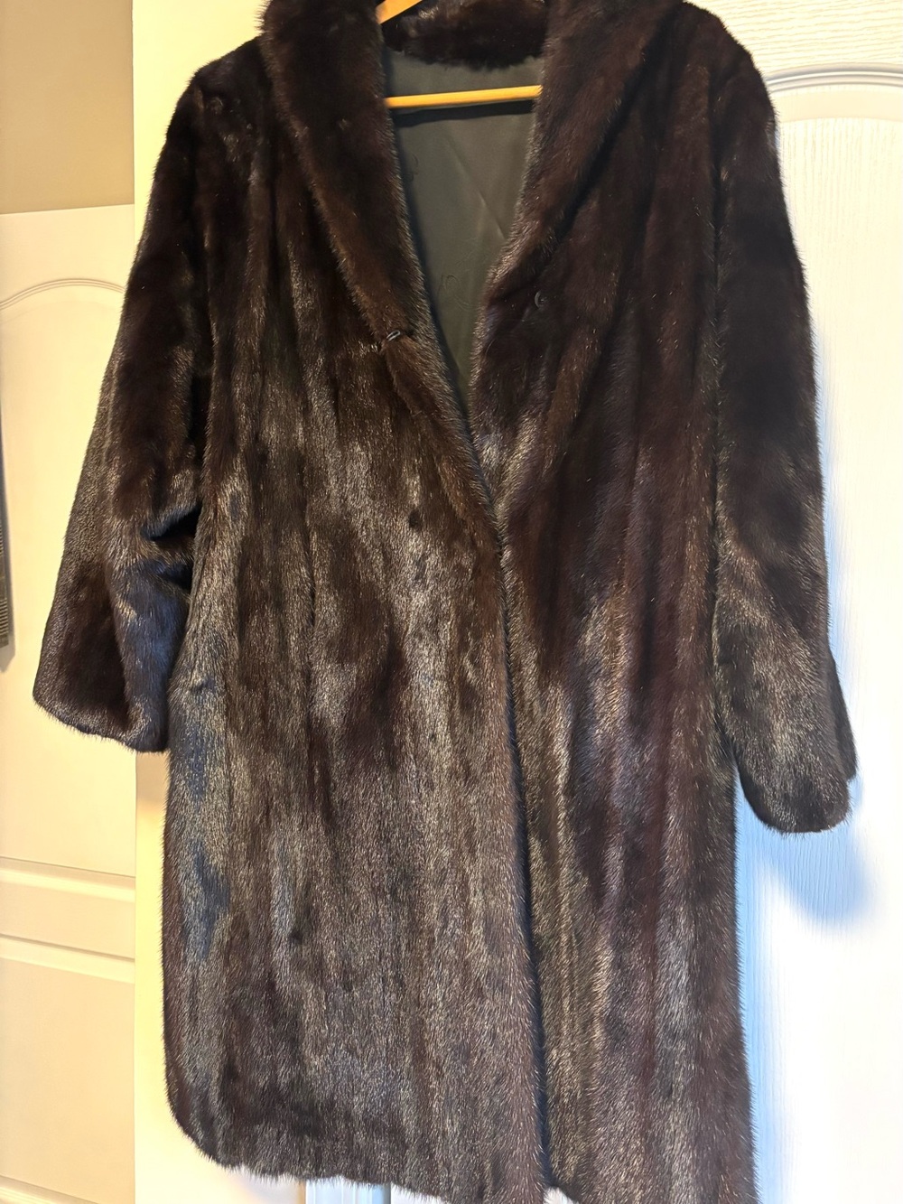 Women or Men’s Dark Brown Mink Fur Coat